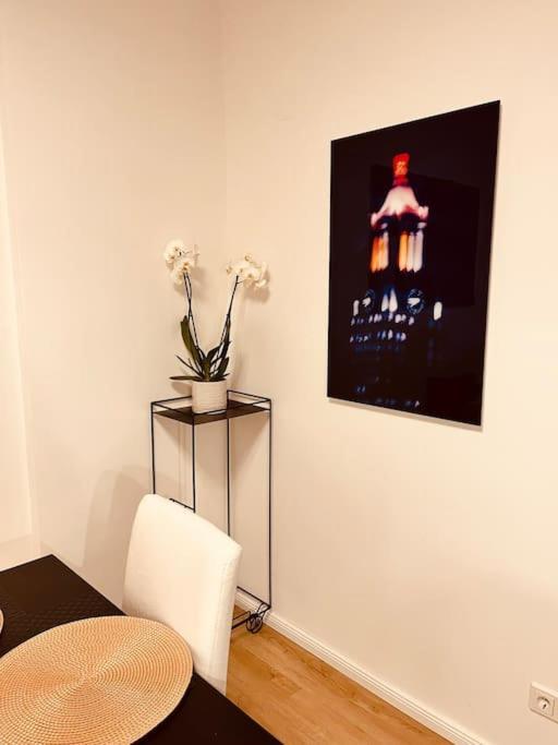 Raum2Go - No1 Modernes Ruhiges 2-Schlafzimmer Apartment City & Park Wiesbaden Kültér fotó